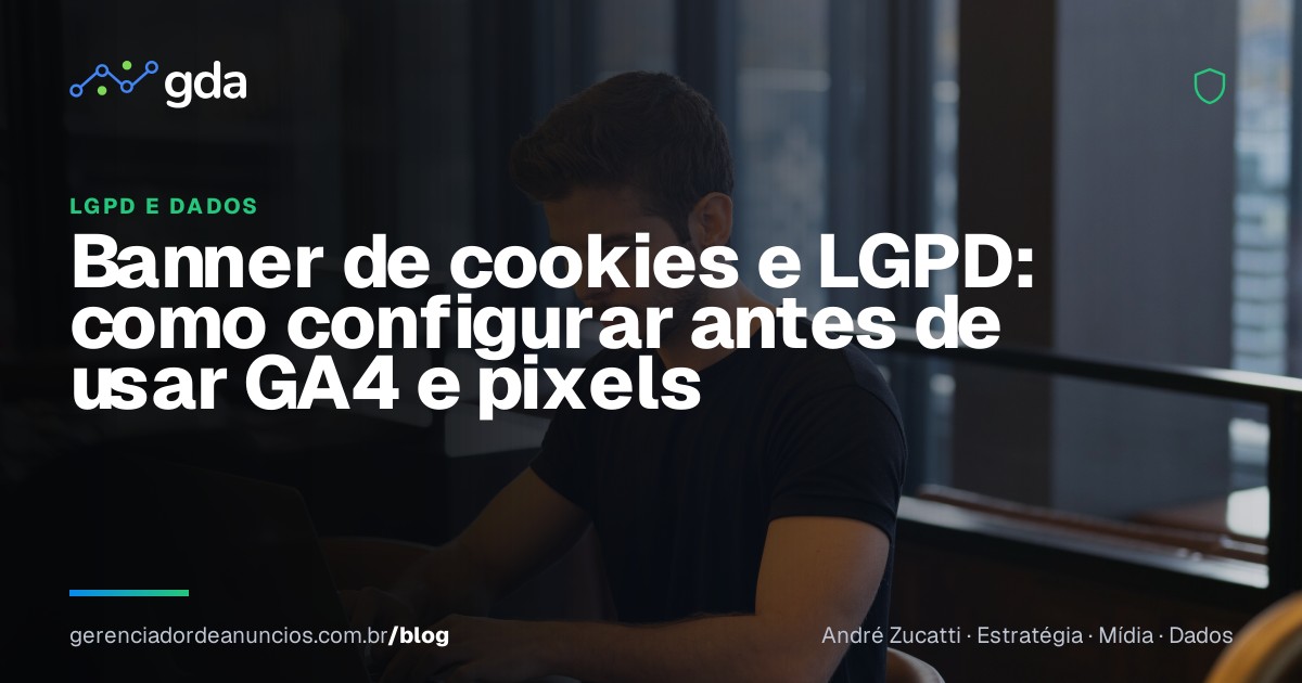 Empresária revisando configurações de privacidade e cookies em um notebook