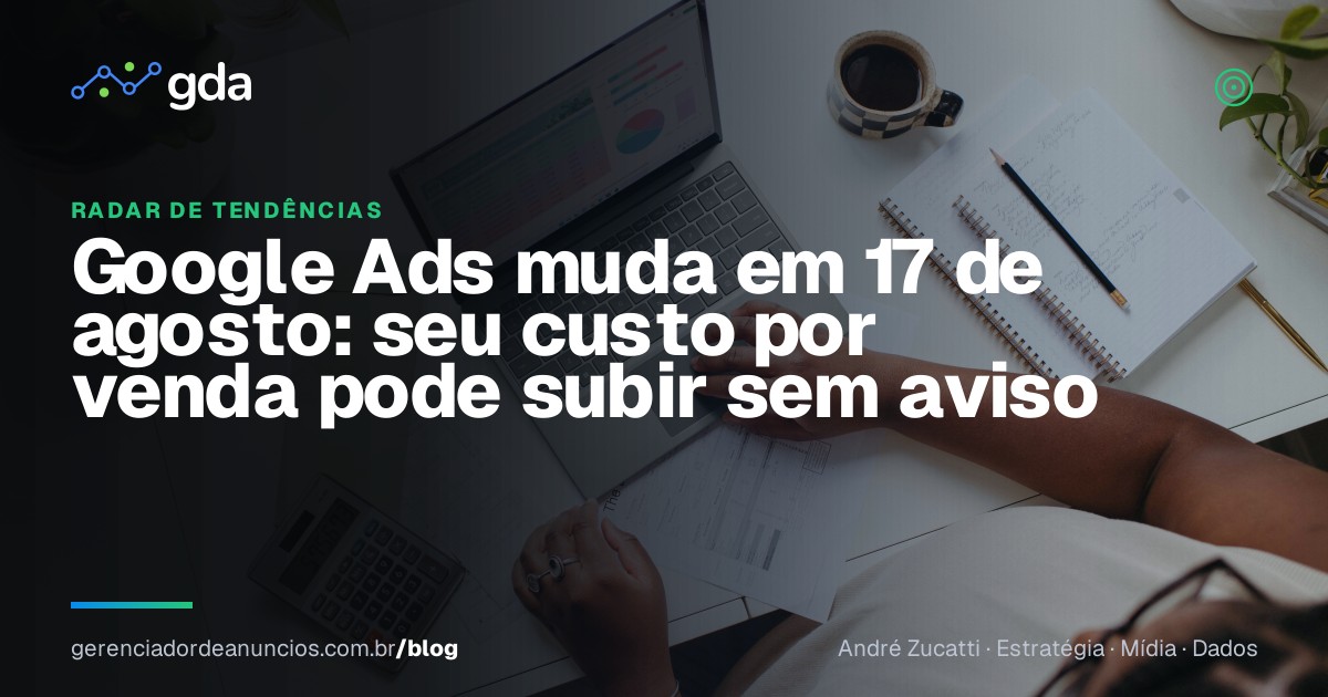 Empreendedor revisando orçamento de anúncios online em um notebook