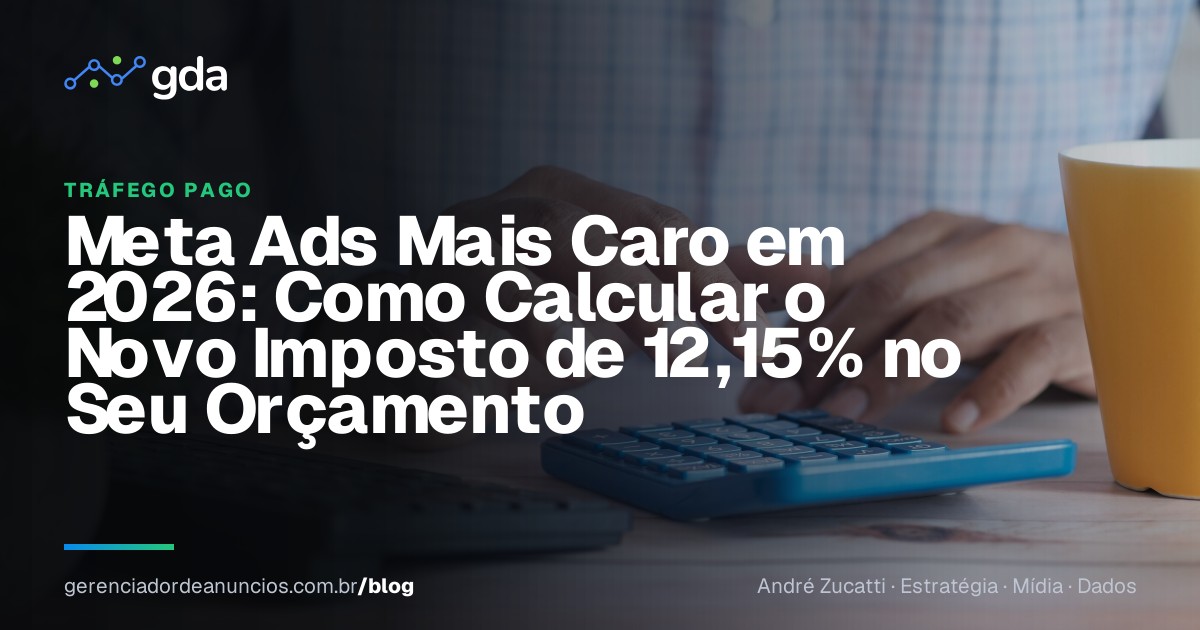 Empresário revisando fatura e calculando orçamento de anúncios com calculadora