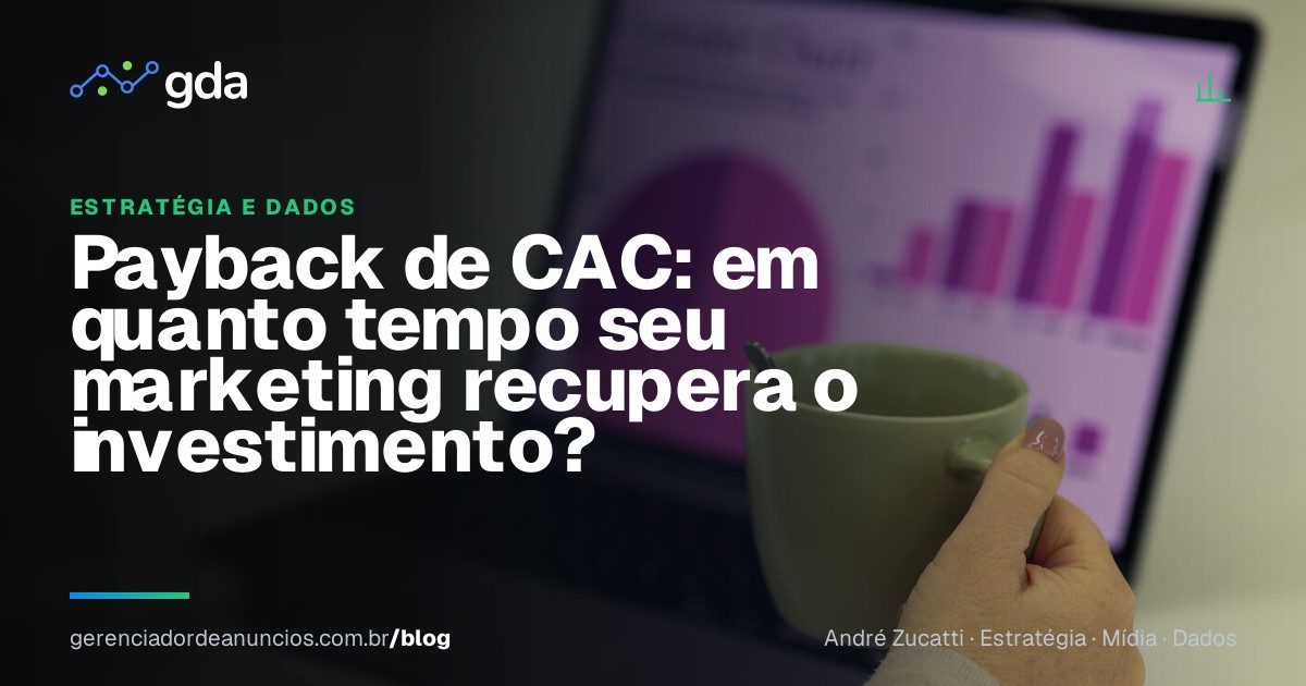 Empresário analisando gráficos de caixa e aquisição de clientes no notebook