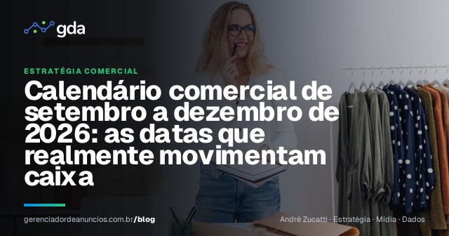 Lojista planejando o calendário de vendas do fim de ano