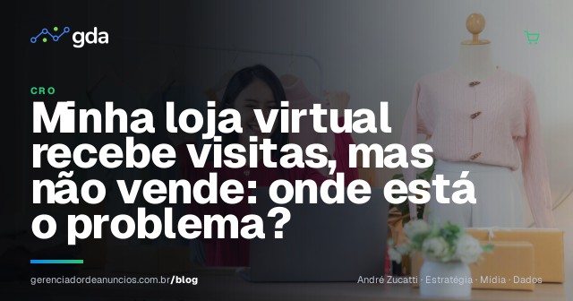 Dona de e-commerce analisando vendas e desempenho da loja virtual no computador