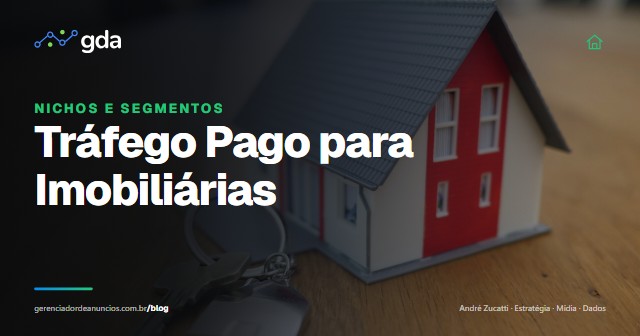 Chave sobre a mesa em frente a uma maquete de casa, representando negócio imobiliário fechado